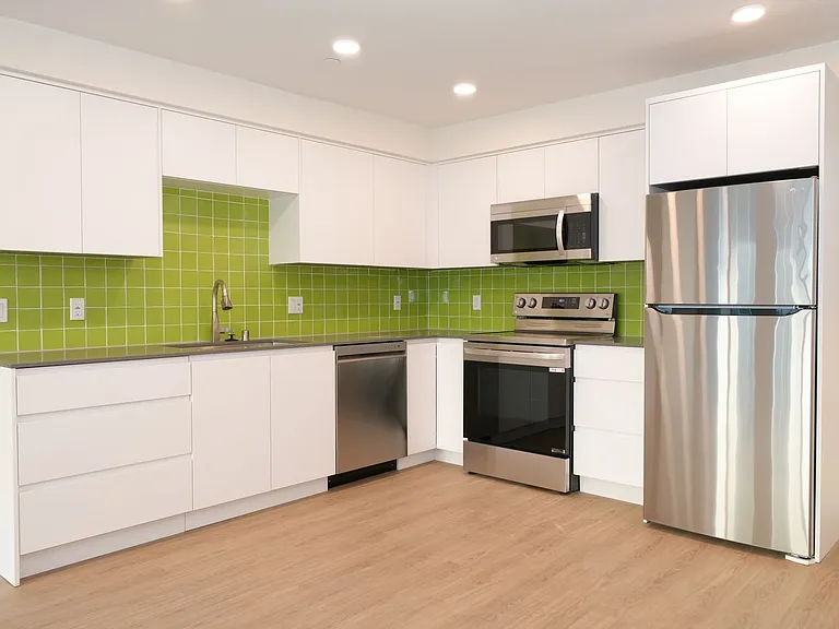 Brand New Luxury Homes! W/D, Balcony & Parking! — Photo 51