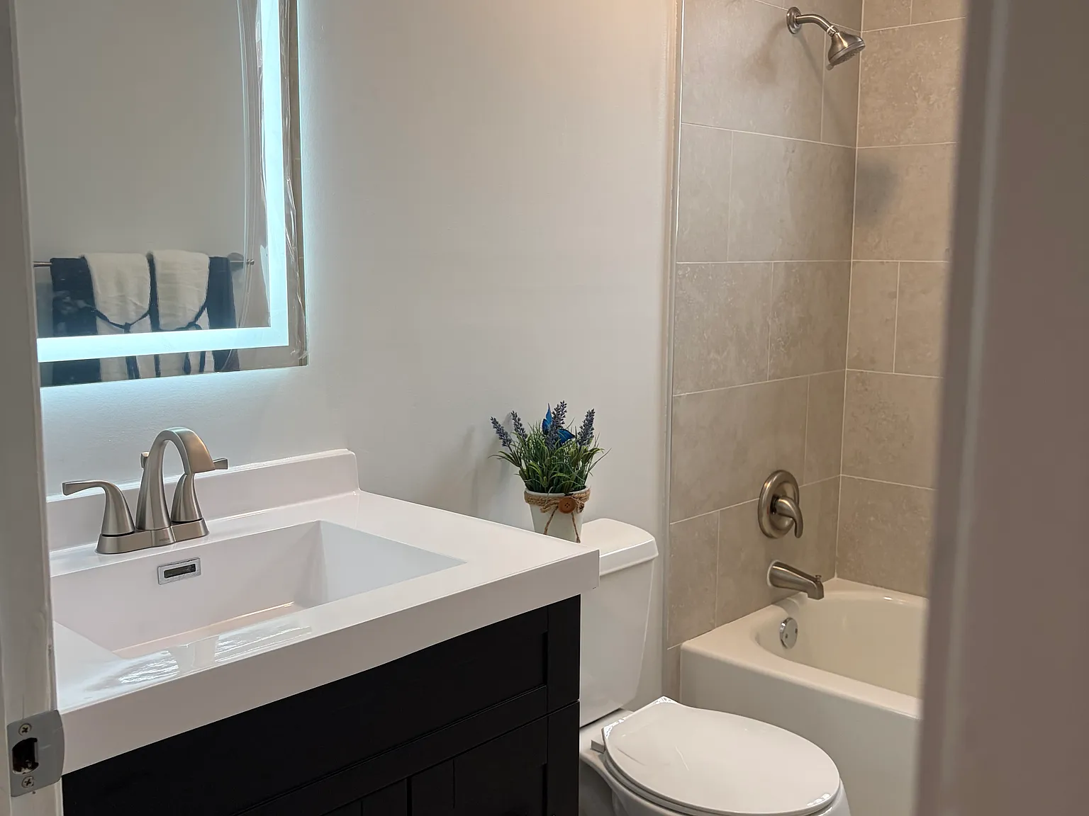2 bed, 1000 sqft, $2,150 — Photo 2