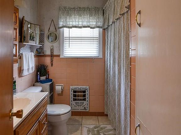 4th image of 307 W Highland Ave