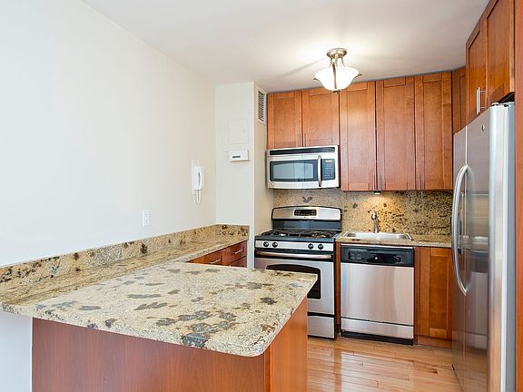 2nd image of 5900 Arlington Ave APT 3O