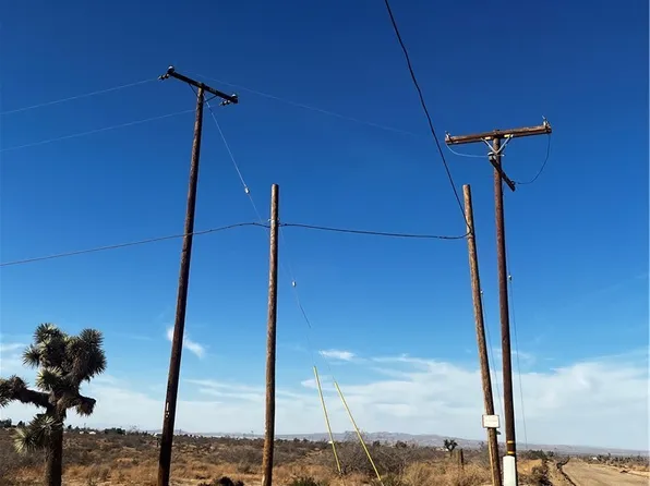 11300 Caughlin Rd, Phelan, CA 92371