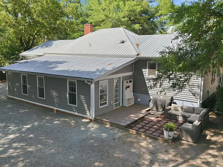 1425 Central Dr — Photo 5