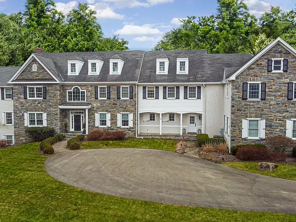 110 White Gate Ln, Berwyn, PA 19312