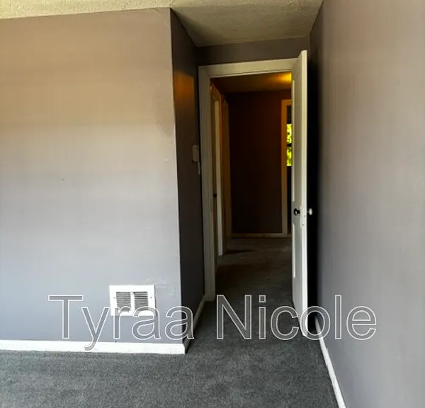 1931 Ewald Cir — Photo 6