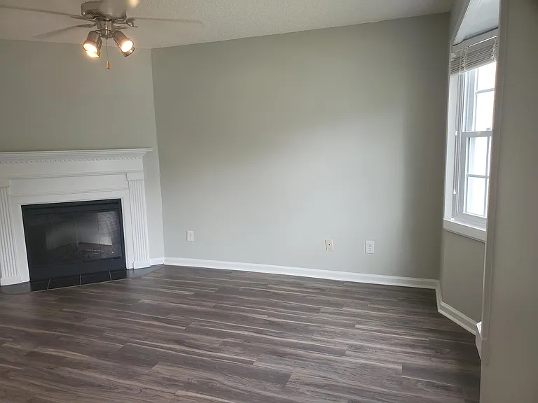 2315 Vineyard Dr #B4 — Photo 4