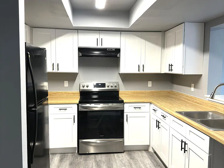 403 Hartline Dr #7 — Photo 1