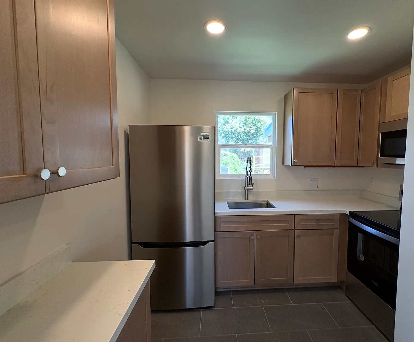 2 bed, 650 sqft, $3,000 — Photo 3