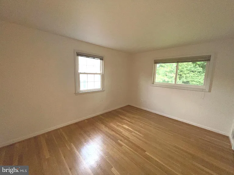 6933 Tyndale St — Photo 16