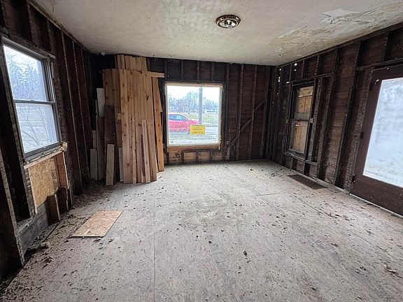 3rd image of 223 Hedges St