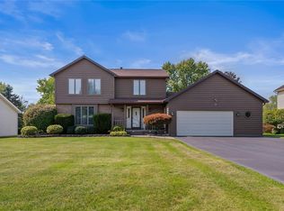 15 Forest Meadow Trl, Rochester, NY 14624