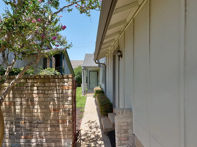 9445 Singing Quail Dr — Photo 30