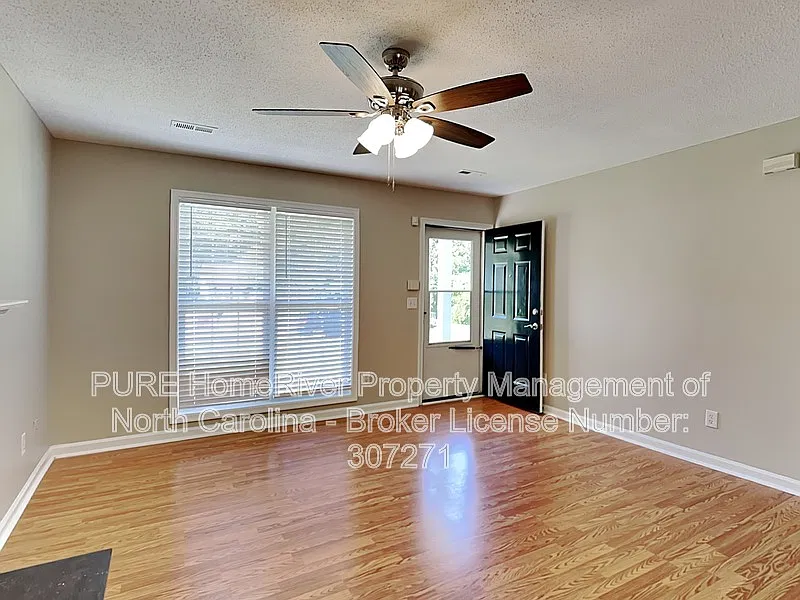3 bed, 1.5 bath, 1064 sqft, $1,600 — Photo 4