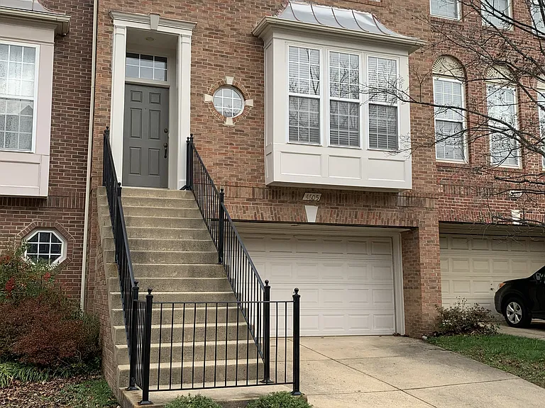 4605 Fair Valley Dr — Photo 1