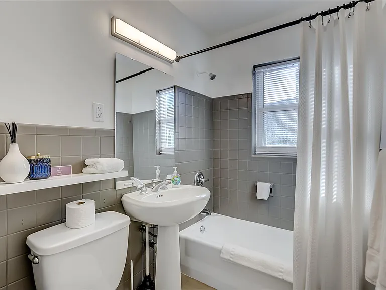 1005 NE 17th Ct — Photo 16