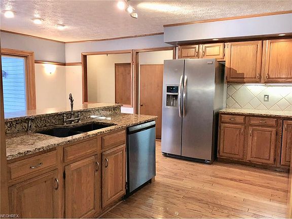 5th image of 9501 Royal Valley Dr