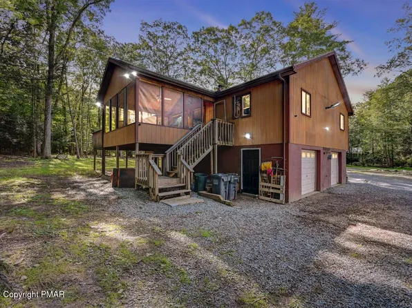 371 Ridge Cir, Cresco, PA 18326