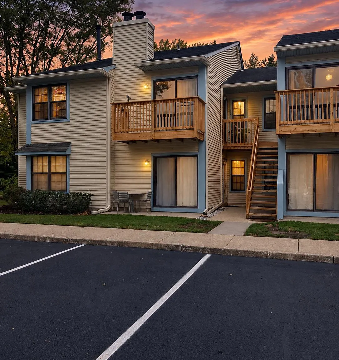 2 bed, 2.0 bath, 812 sqft, $2,000 — Photo 1