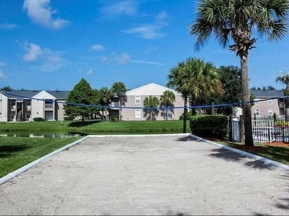 Reef Club Apartments — Photo 2