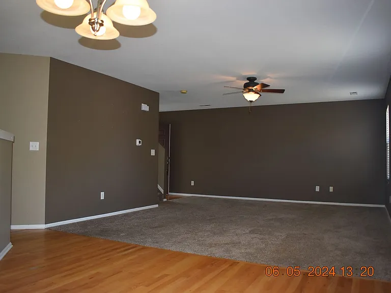 7916 S Kittredge St — Photo 4