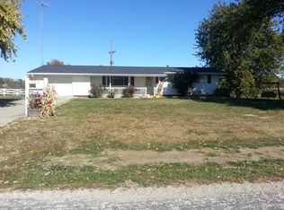 790 Fairview Rd, Bluffs, IL 62621