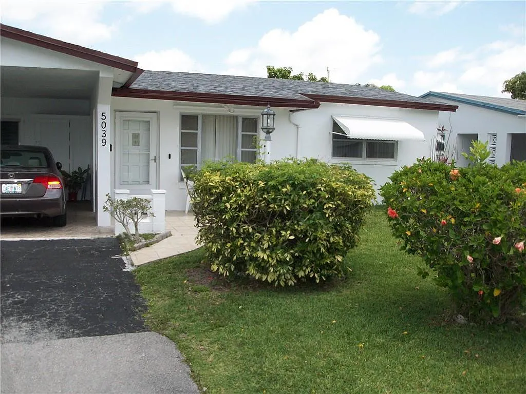 2 bed, 2.0 bath, 1330 sqft, $2,000 — Photo 2