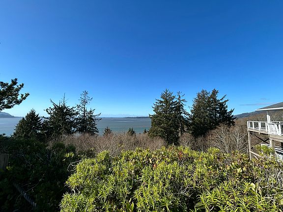 4th image of 30 Ocean Ct