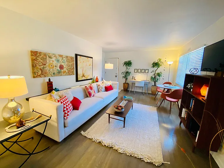 1373 W 7th Ave #H — Photo 2