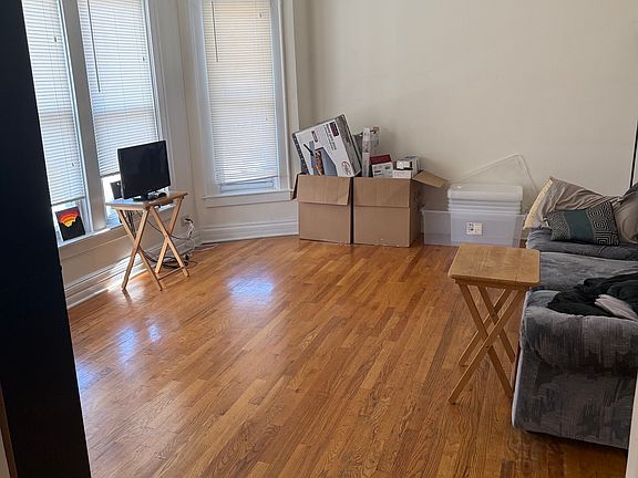 4th image of 2305 W Fullerton Ave #2W
