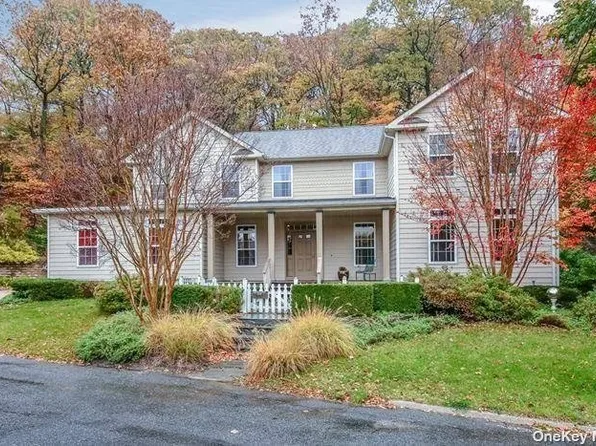 667 High St, Port Jefferson, NY 11777