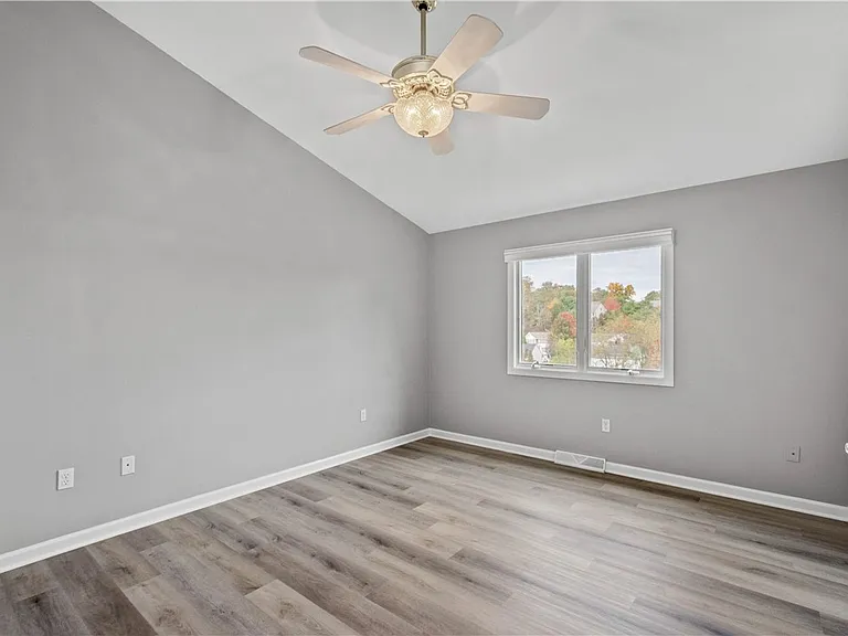 9704 Sundance Dr — Photo 15