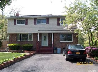 2 Foxwood Dr, Wyandanch, NY 11798