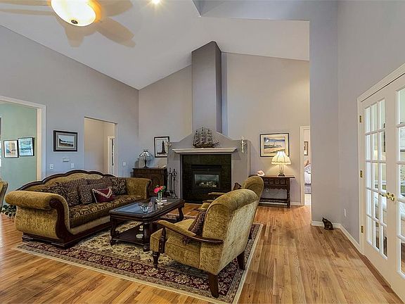 4th image of 13621 11th Ave NW