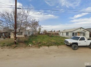 464 Gibson Ln, Shafter, CA