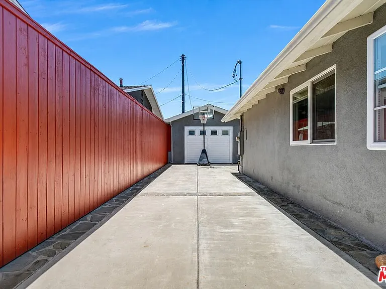 2855 Dunleer Pl — Photo 13