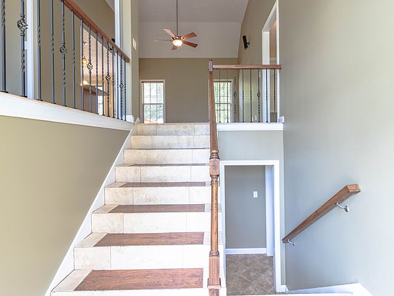5th image of 3972 Lakewood Dr