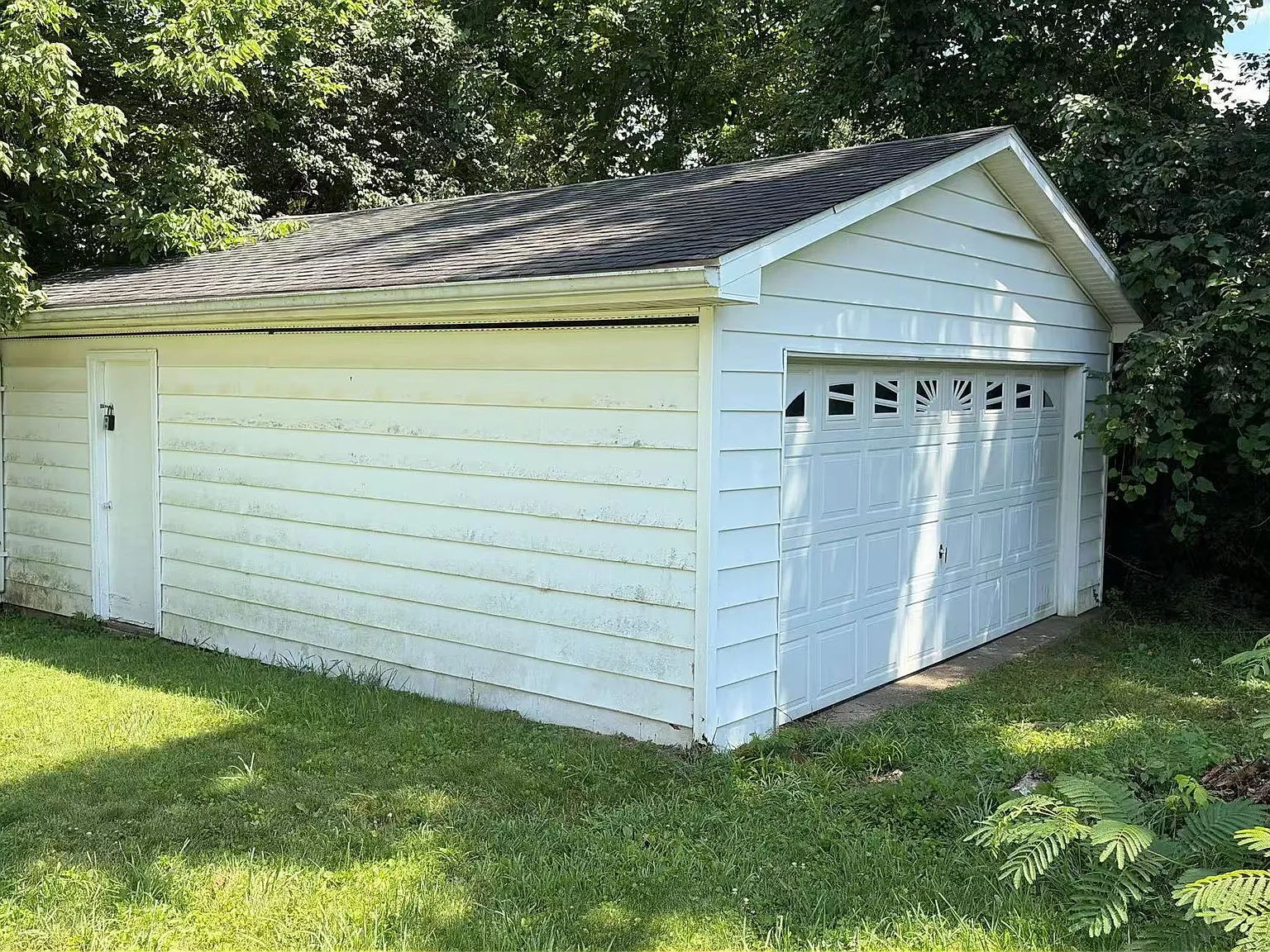 3 bed, 990 sqft, $1,250 — Photo 1
