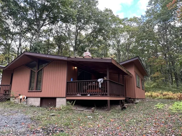 103 Canterbrook Dr, Hawley, PA 18428