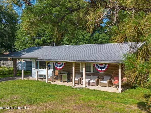 5206 Fern St, Pascagoula, MS 39567