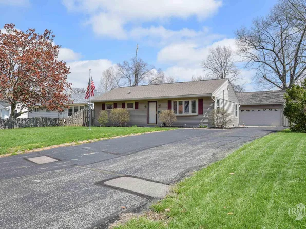 306 N Bittersweet Ln, Muncie, IN 47304