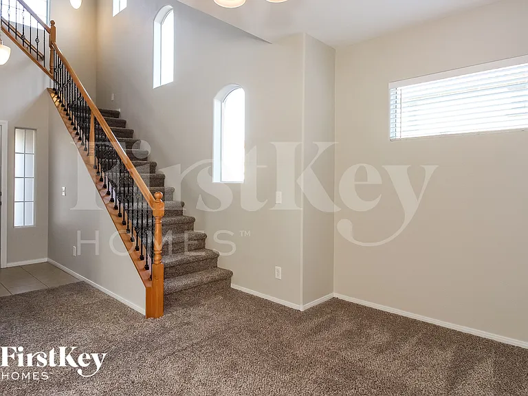 10552 Lessona St — Photo 4