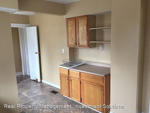 2nd image of 1058 Kalamazoo Ave SE