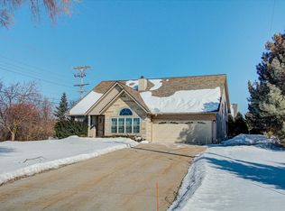 440 Fairway Dr, Brookfield, WI 53005