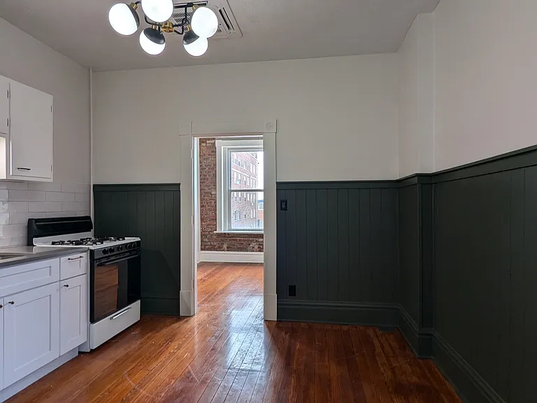 128 N Broad St — Photo 7