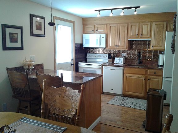 3rd image of 311 Grenadier Dr
