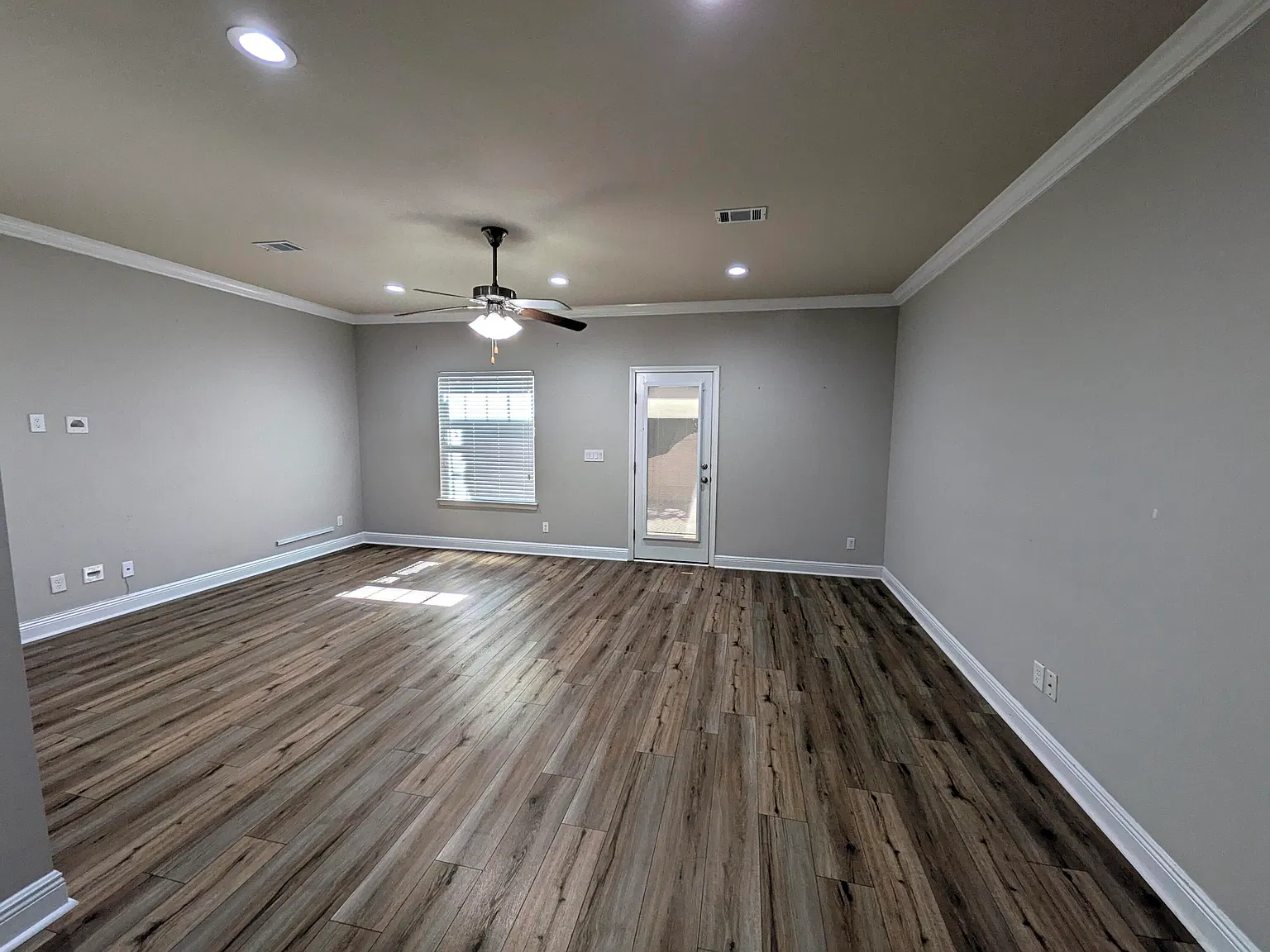 3 bed, 2.5 bath, 1544 sqft, $2,220 — Photo 4