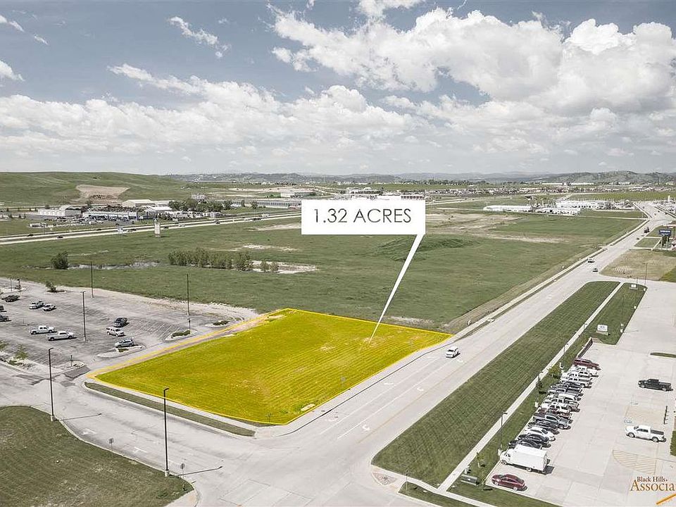 1st image of 3211 E Mall Dr