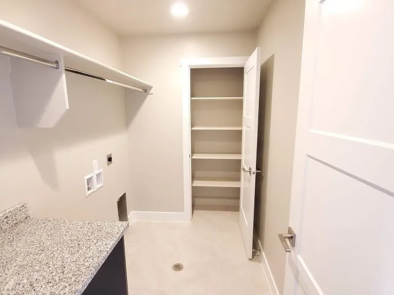 Three Bedroom Red Mountain Vista Town Home — Photo 18