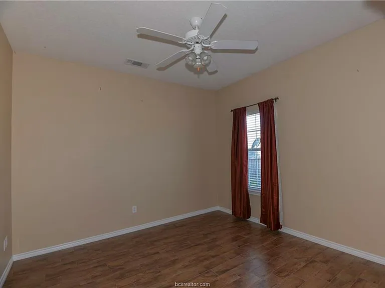 501 Fraternity Row — Photo 11