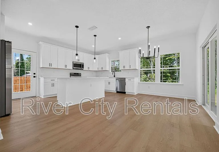 1181 Floyd St — Photo 6