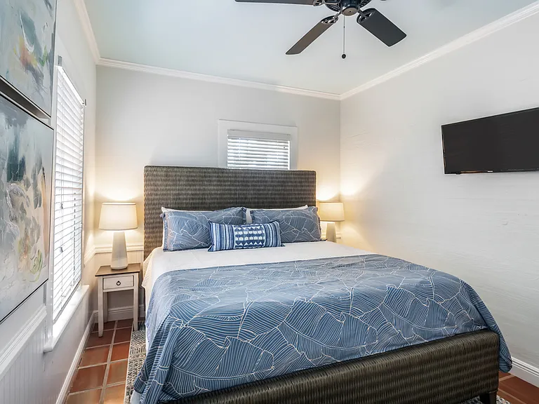 903 Thomas St — Photo 19